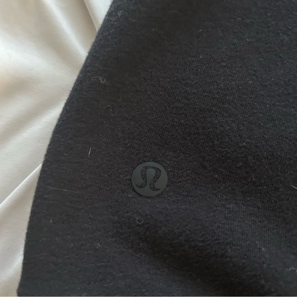 Lululemon sweatshirt size 10 🖤 - Picture 2 of 4